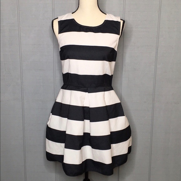 GAP Dresses & Skirts - Gap Black and White Striped Dress Size 2